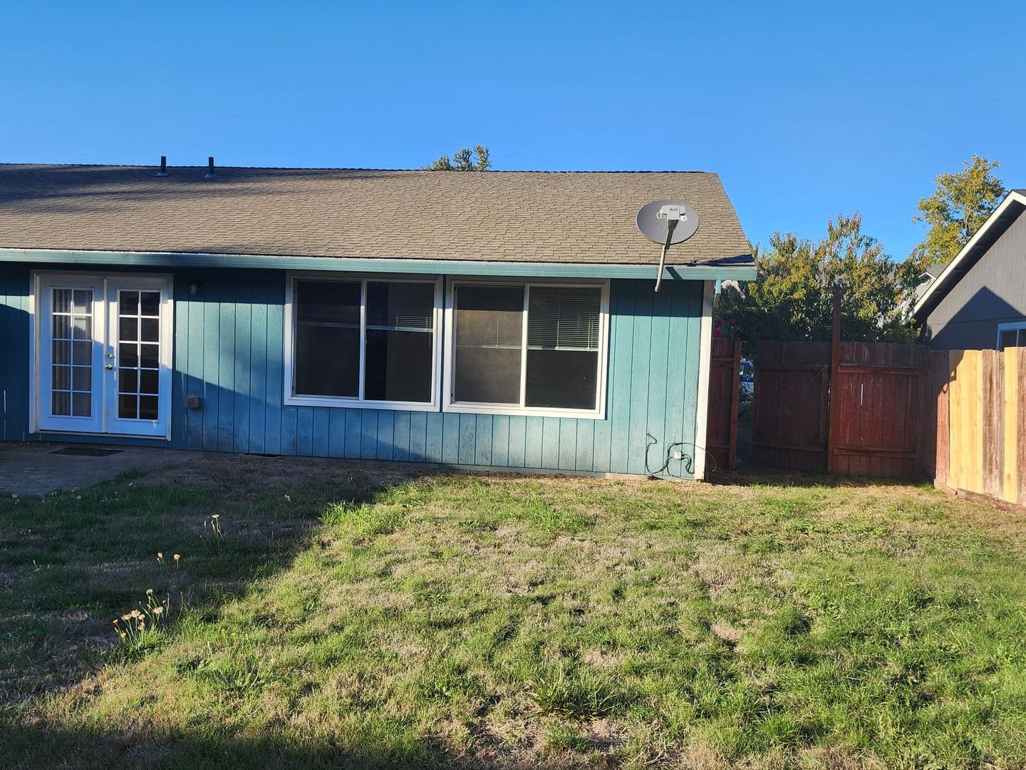 Newberg Apartment: 604 E 10th St