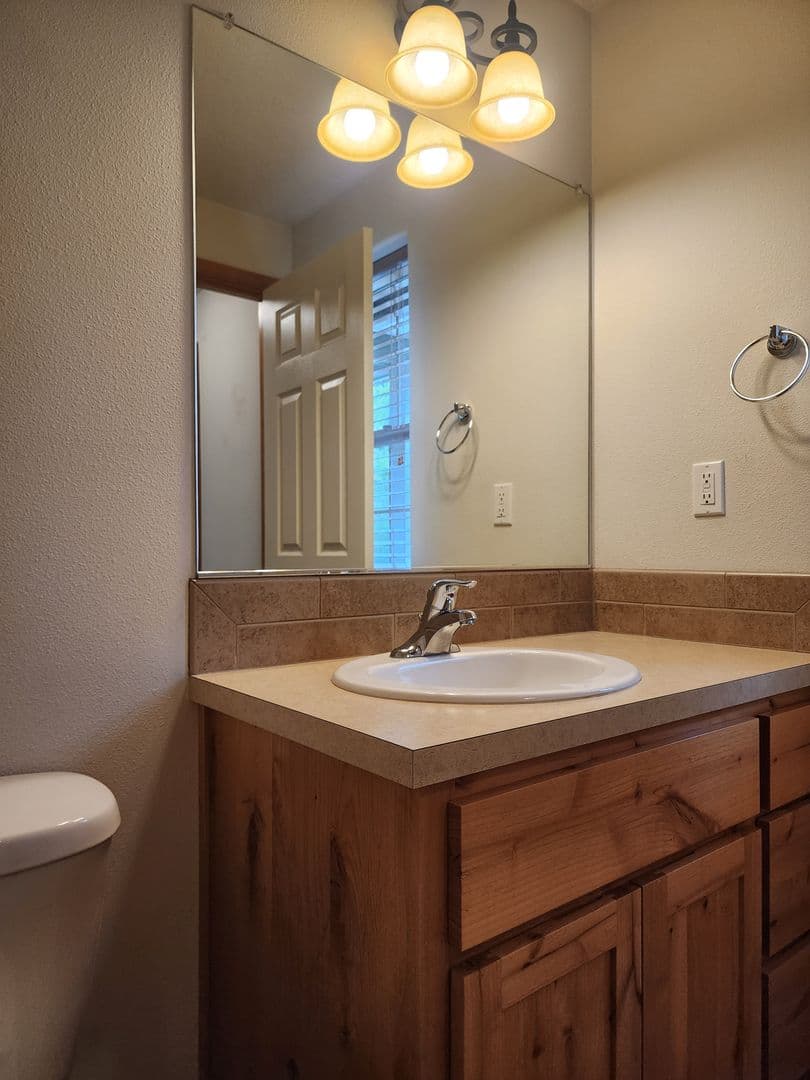 Newberg House: 800 W. First St. #4