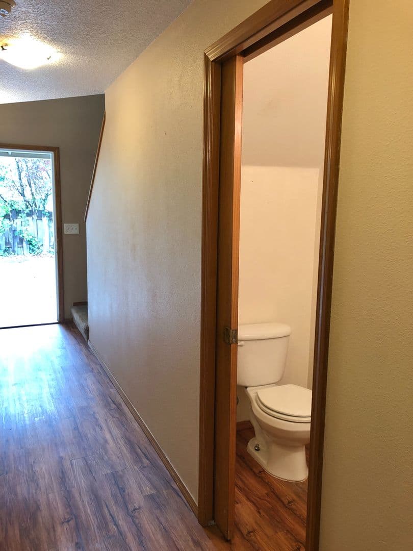Dundee Apartment: 270 SE Edwards St.