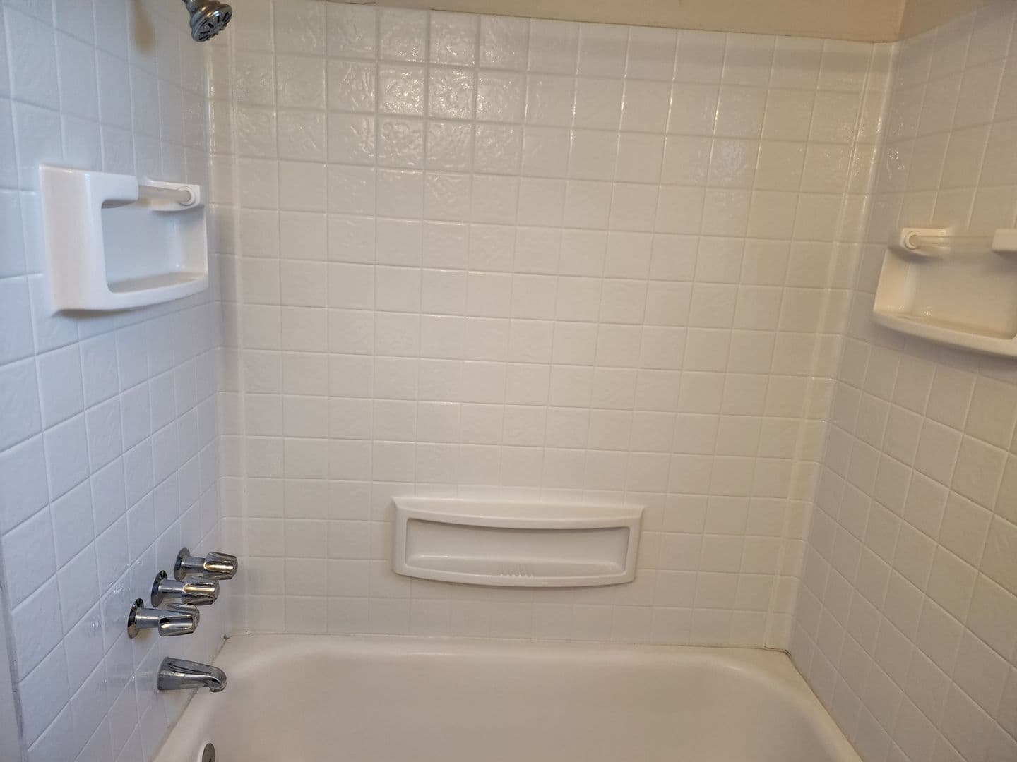 Newberg Apartment: 1558 E. 3rd St.