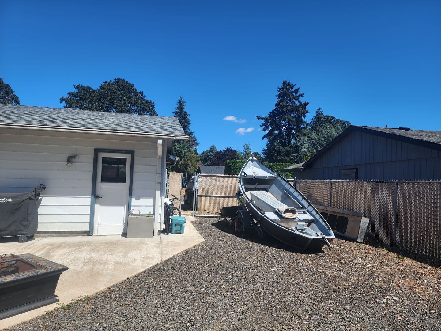 Newberg House: 3512 E Vittoria Way