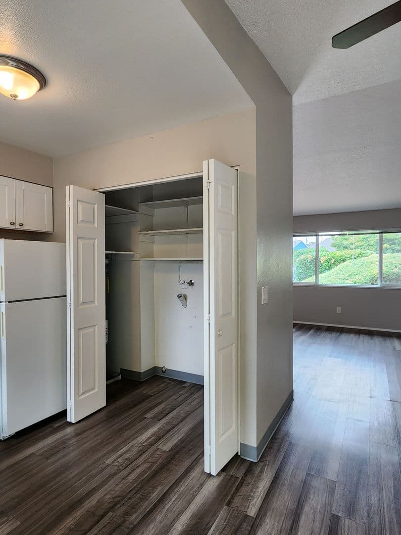 Newberg Apartment: 1005 S. Wynooski St.