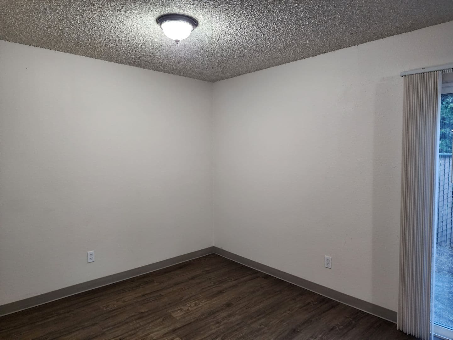 Newberg Apartment: 1558 E. 3rd St.