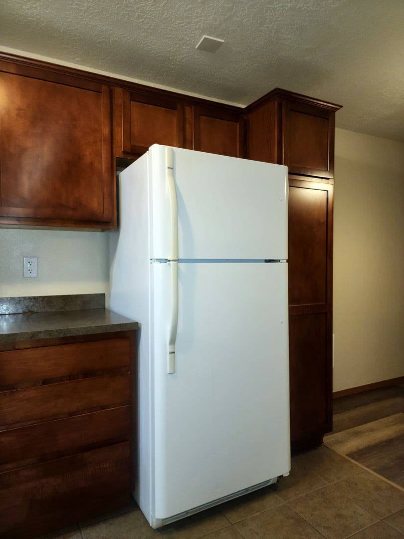 Newberg Apartment: 606 E Ninth St - Apt. 43