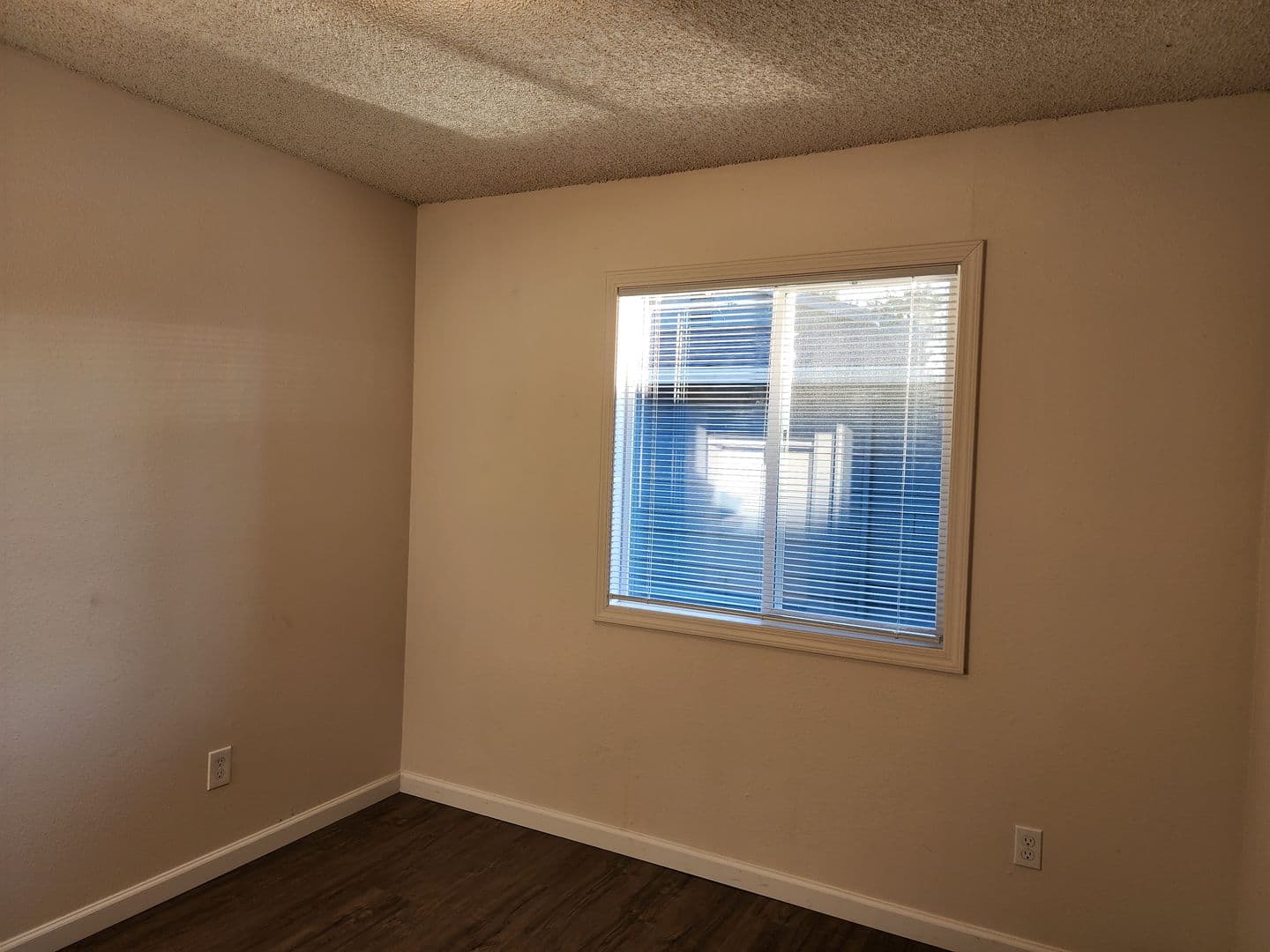 Newberg Apartment: 1558 E. 3rd St.