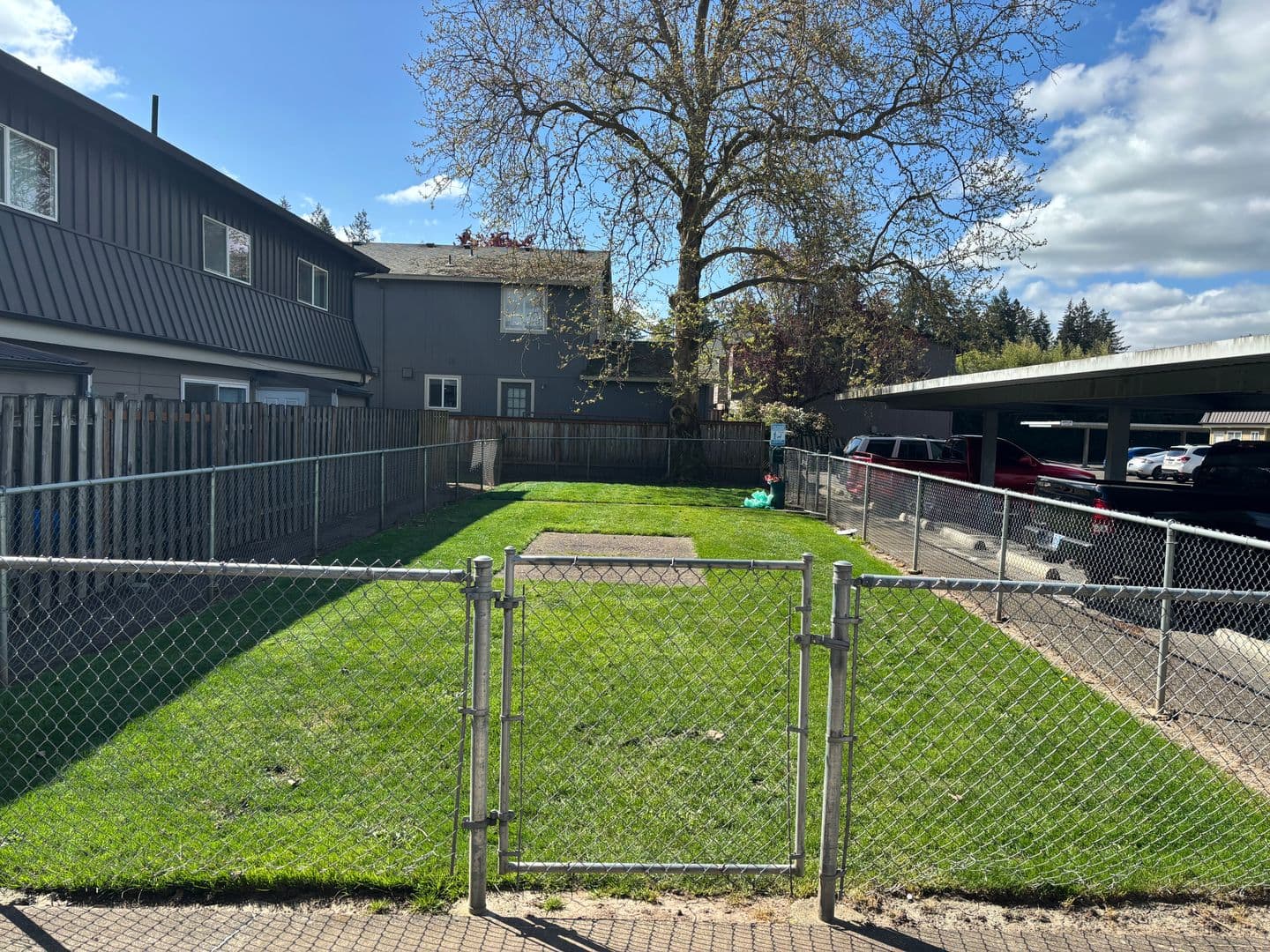 Newberg Apartment: 606 E Ninth St - Apt. 21