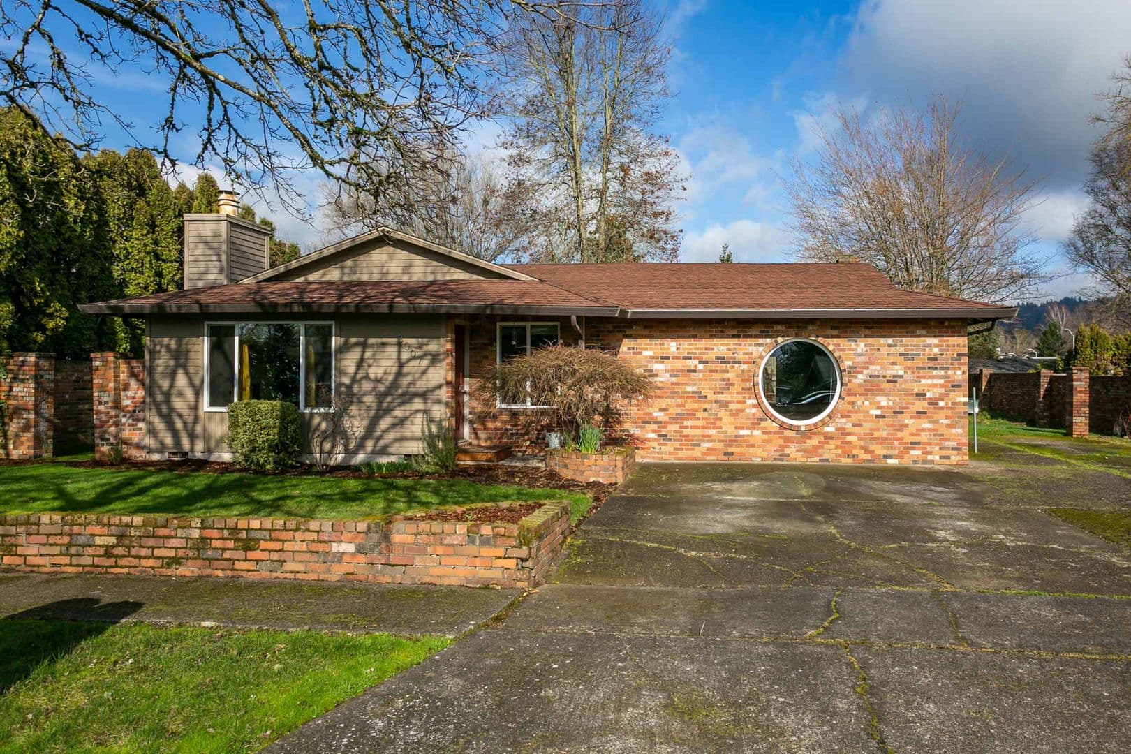 Newberg House: 3007 Douglas Ave