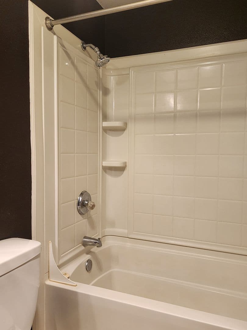 Newberg Apartment: 604 E 10th St