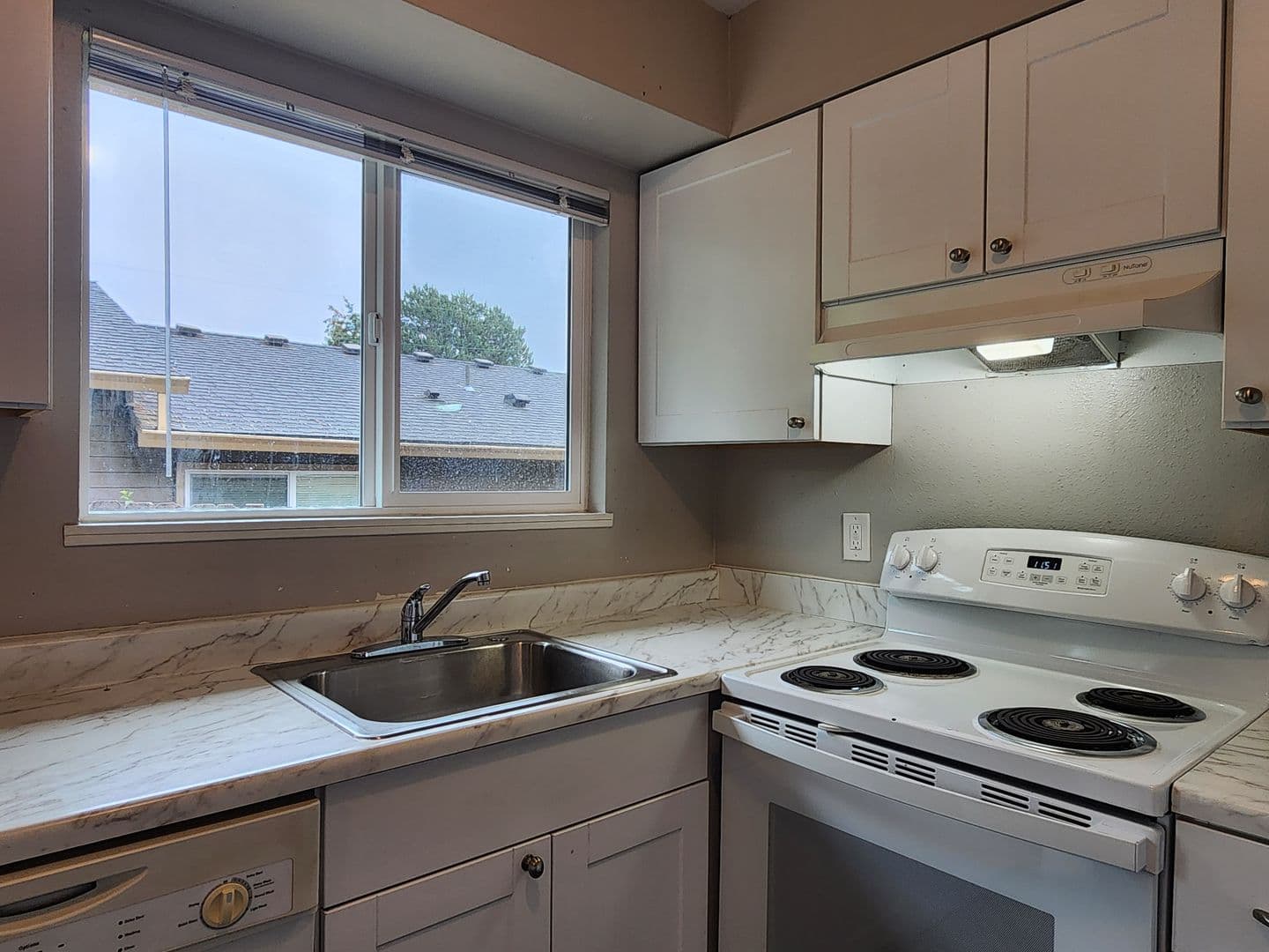 Newberg Apartment: 1005 S. Wynooski St.