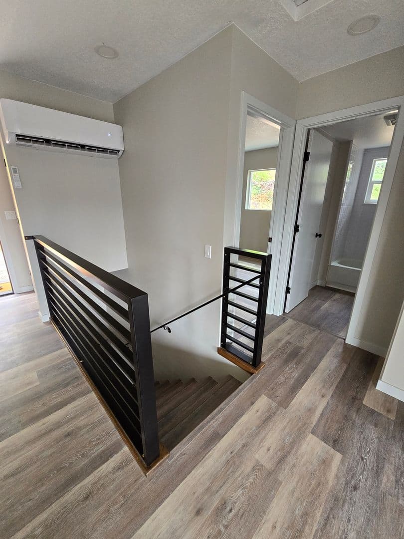 Yamhill House: 16100 NW Tupper Rd