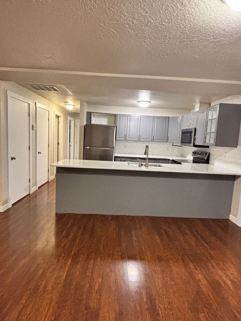 Newberg House: 3007 Douglas Ave
