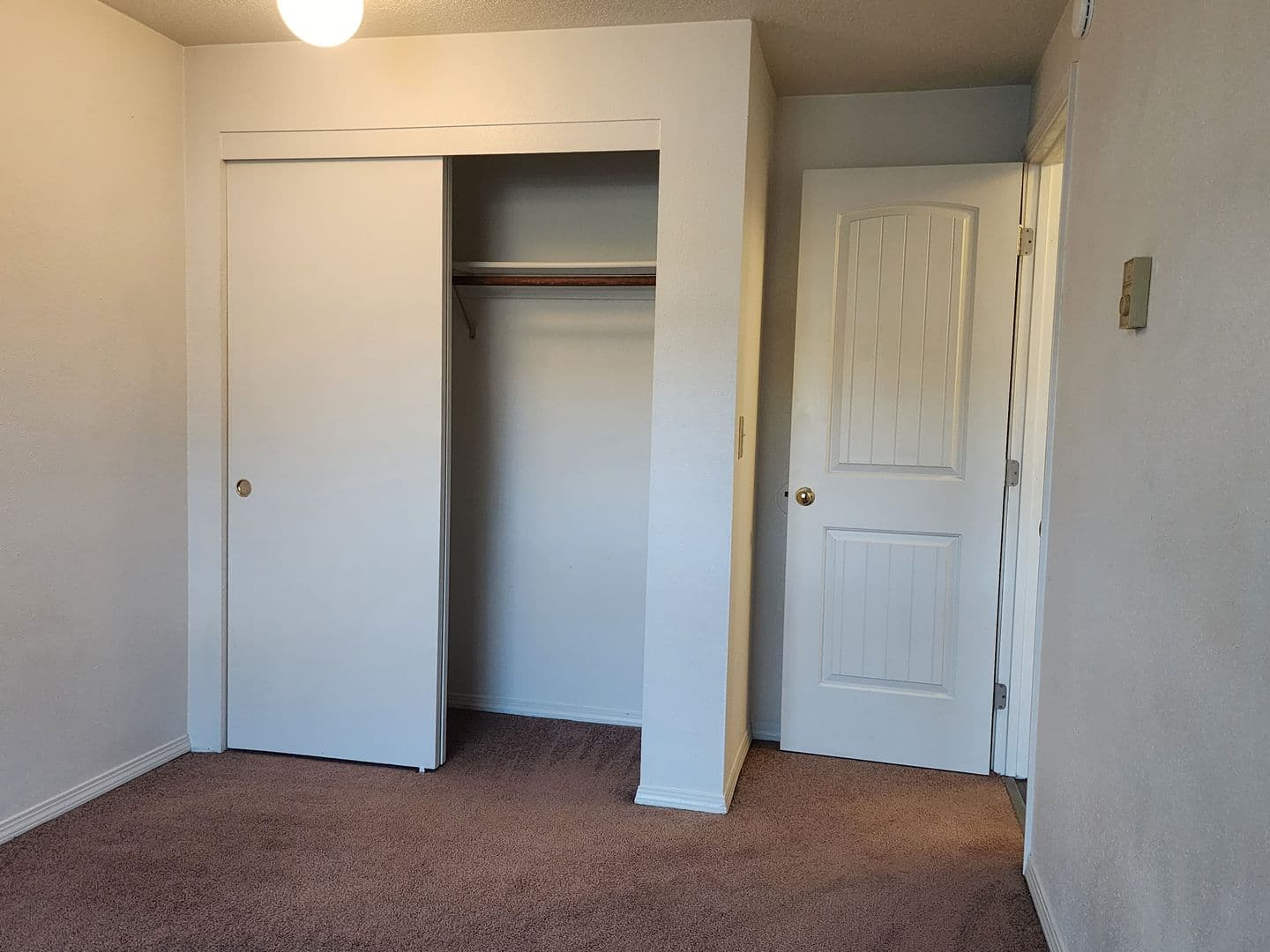 Newberg Apartment: 604 E 10th St