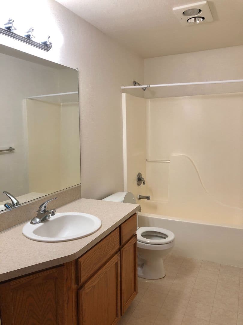 Dundee Apartment: 270 SE Edwards St.