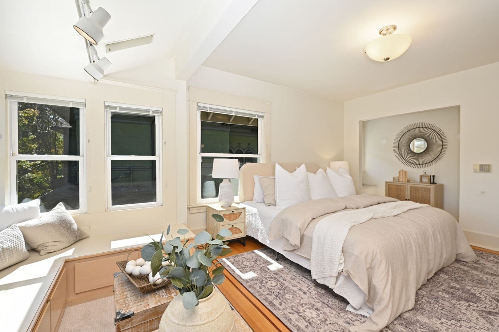 Seattle House: 938 18th Ave E