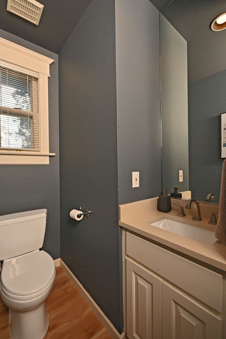 Seattle House: 938 18th Ave E