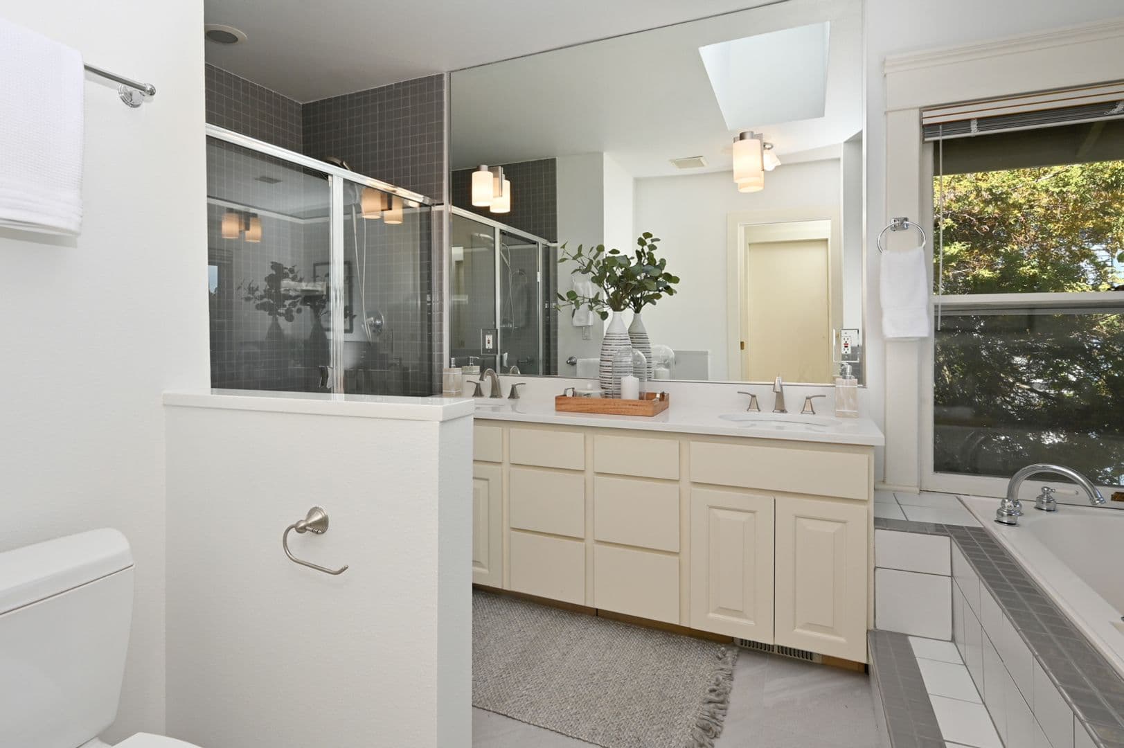 Seattle House: 938 18th Ave E
