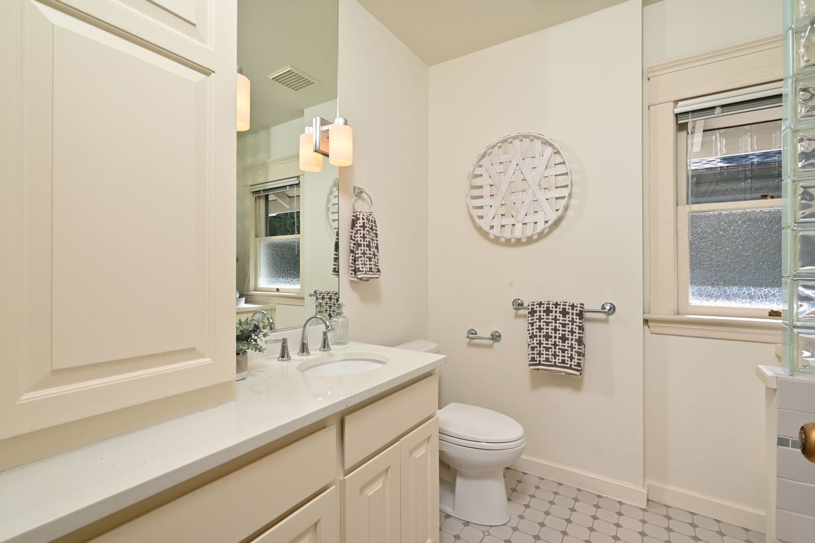 Seattle House: 938 18th Ave E