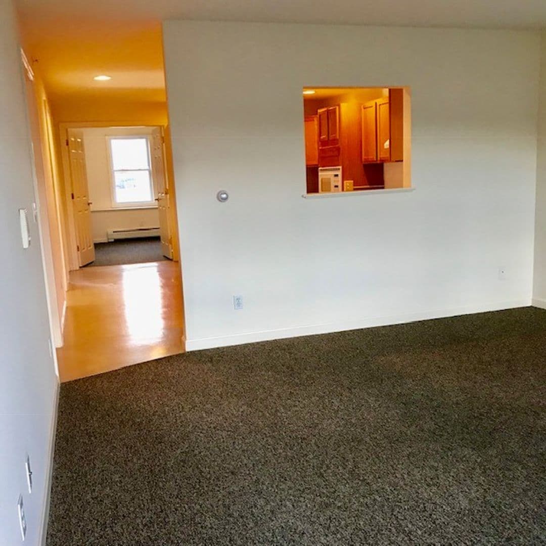 Newmarket Apartment: 2000 Mead Hill