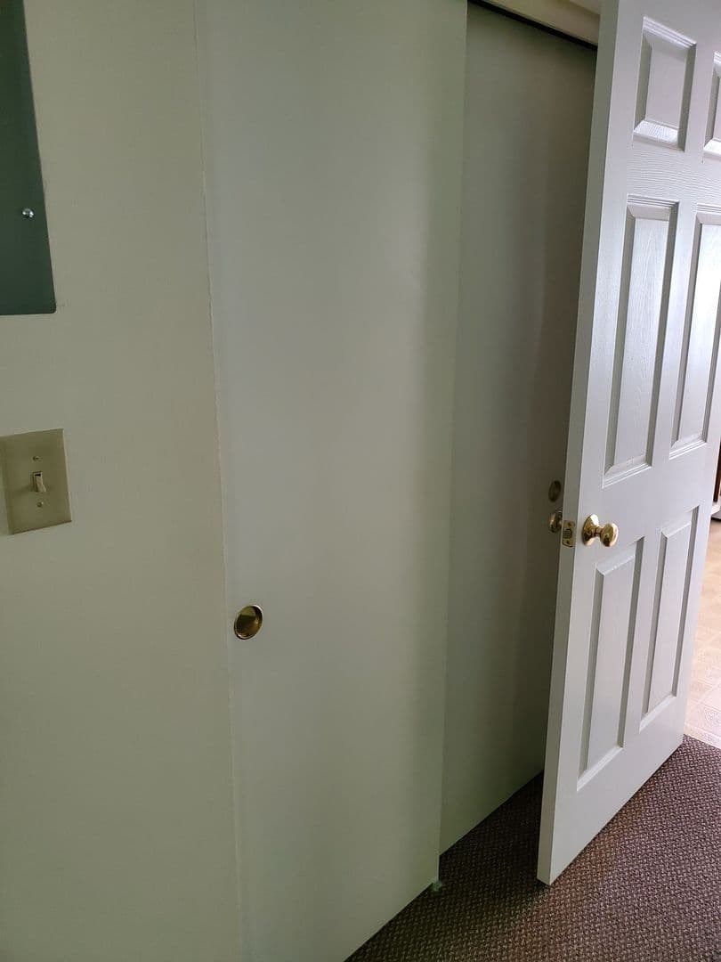 Newmarket Apartment: 10 Maple Street