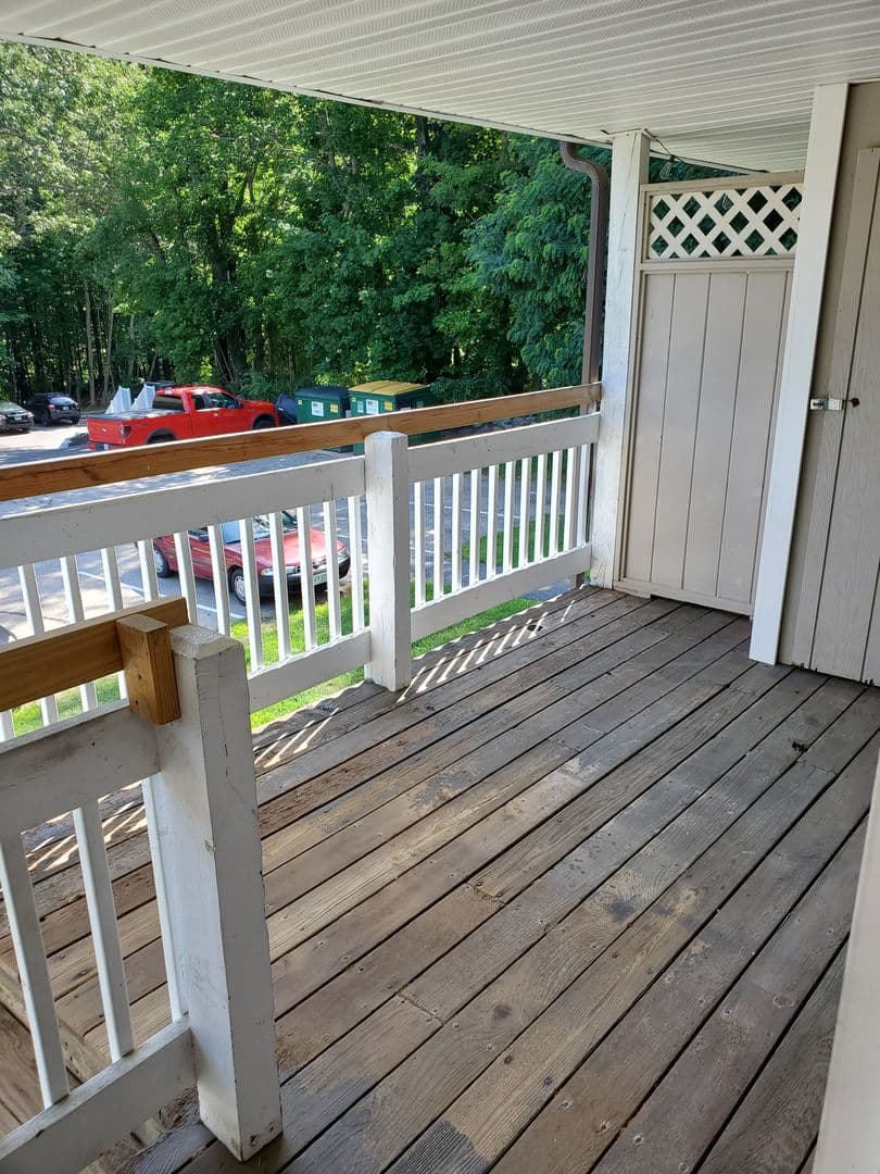 Newmarket Apartment: 10 Maple Street