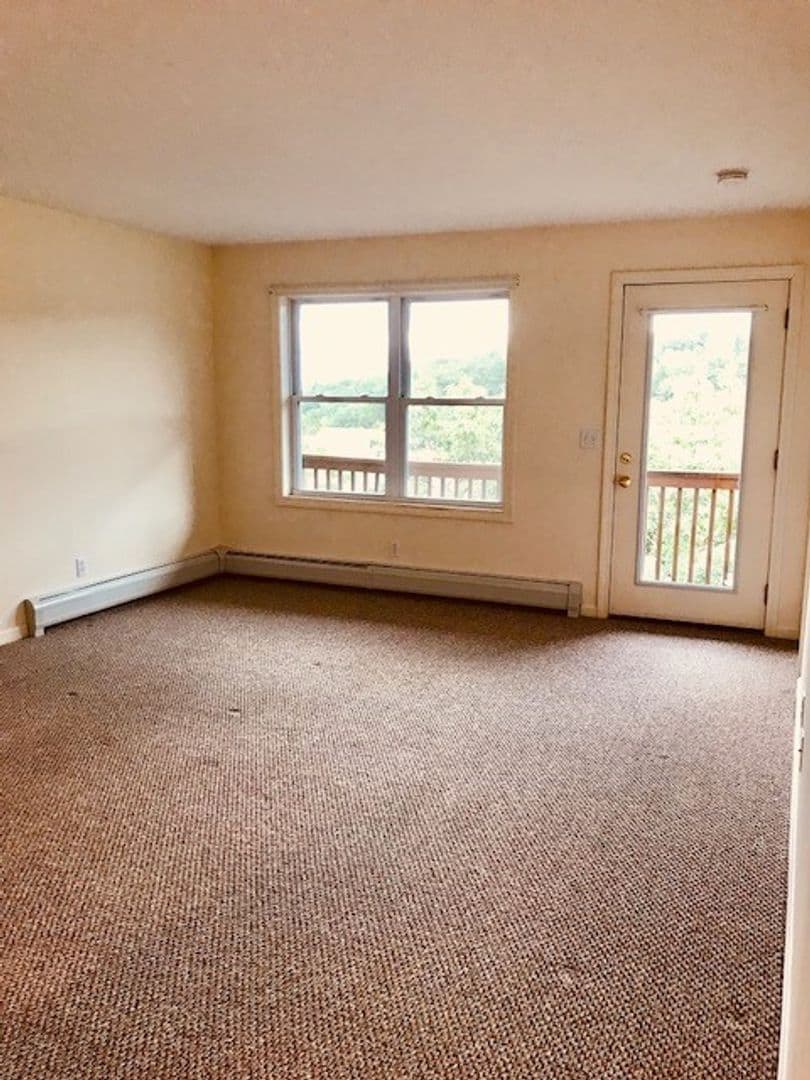 Newmarket Apartment: 4000 Mead Hill