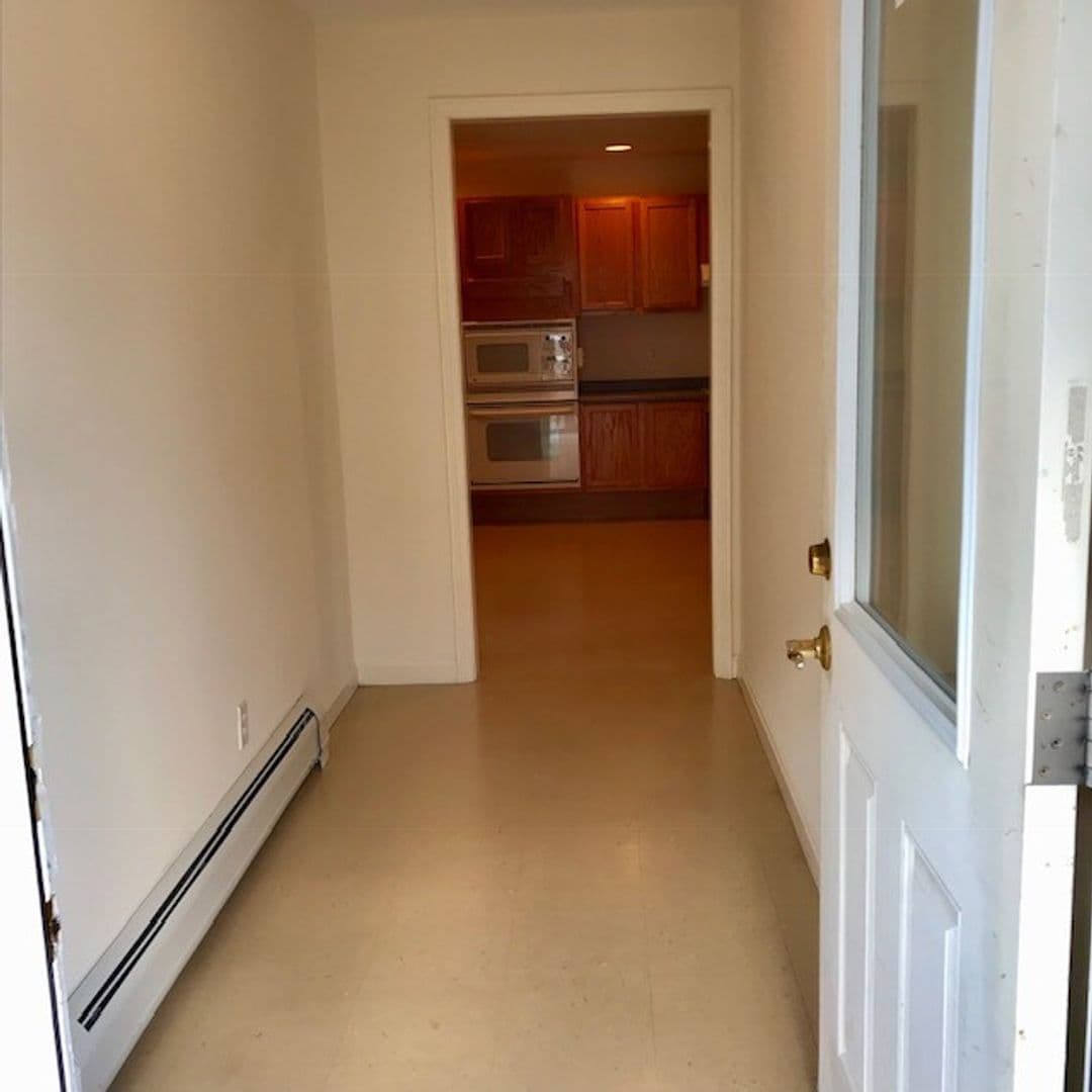 Newmarket Apartment: 2000 Mead Hill