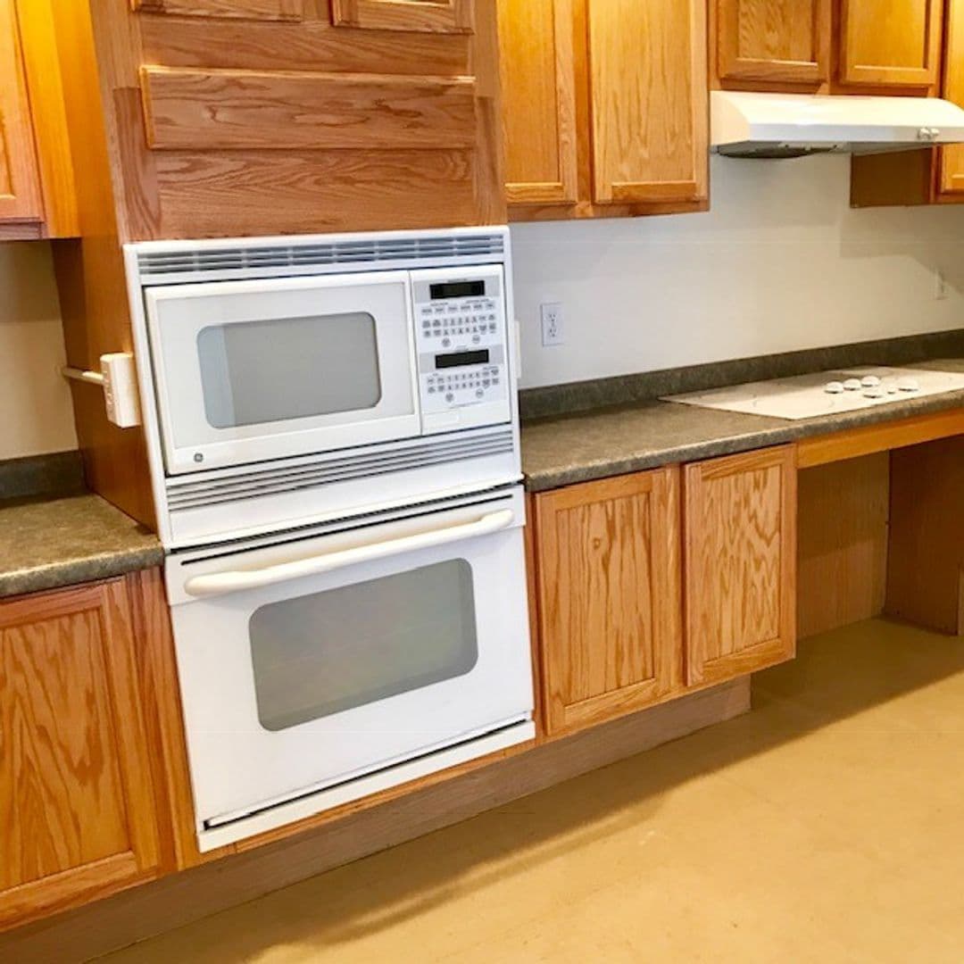 Newmarket Apartment: 2000 Mead Hill