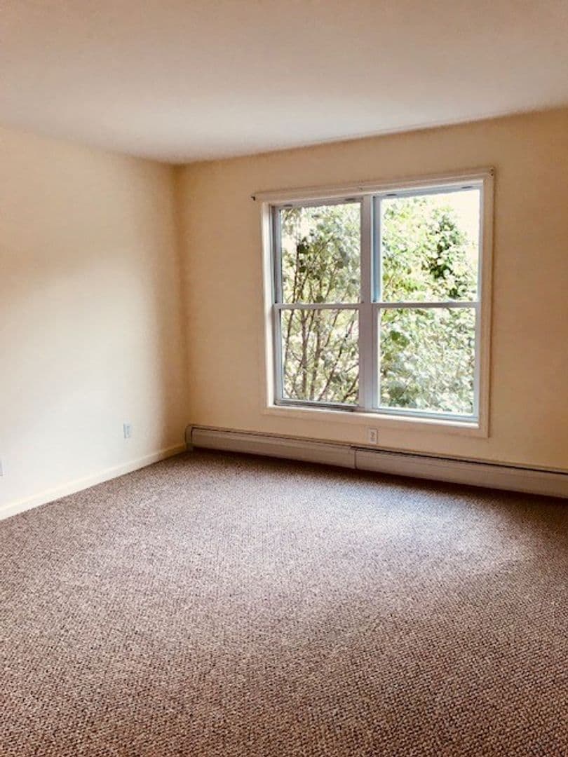 Newmarket Apartment: 4000 Mead Hill