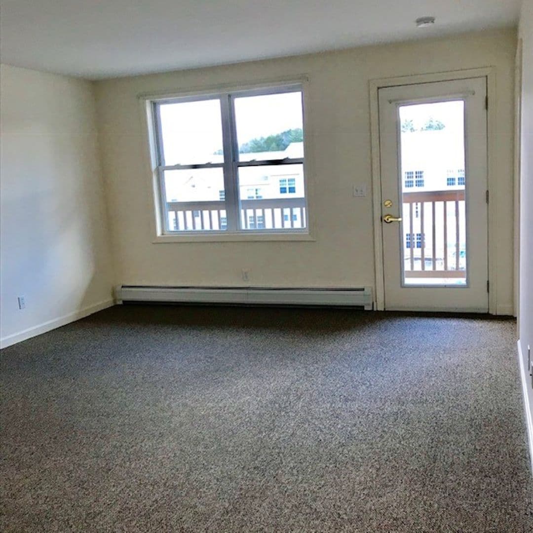 Newmarket Apartment: 2000 Mead Hill