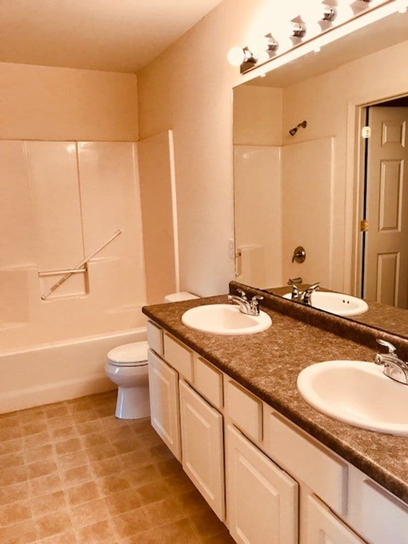 Newmarket Apartment: 4000 Mead Hill