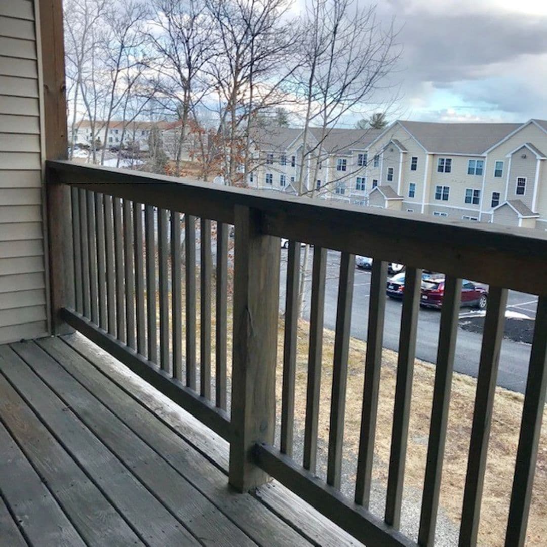 Newmarket Apartment: 2000 Mead Hill