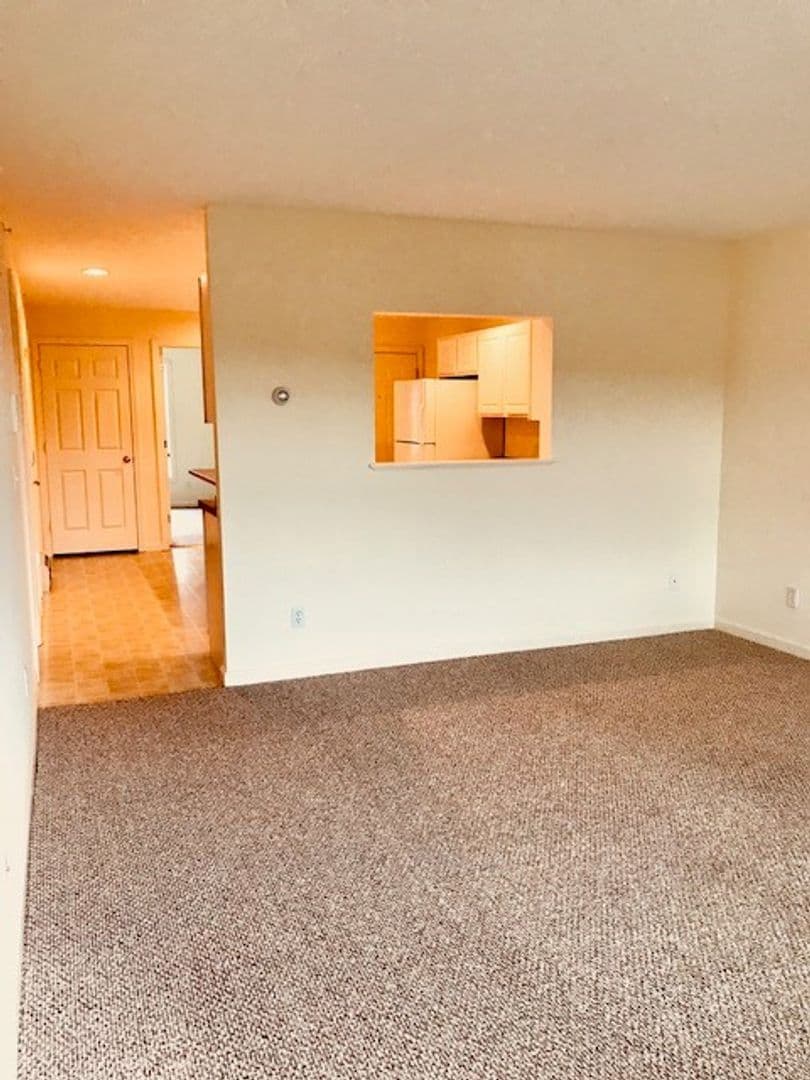 Newmarket Apartment: 4000 Mead Hill