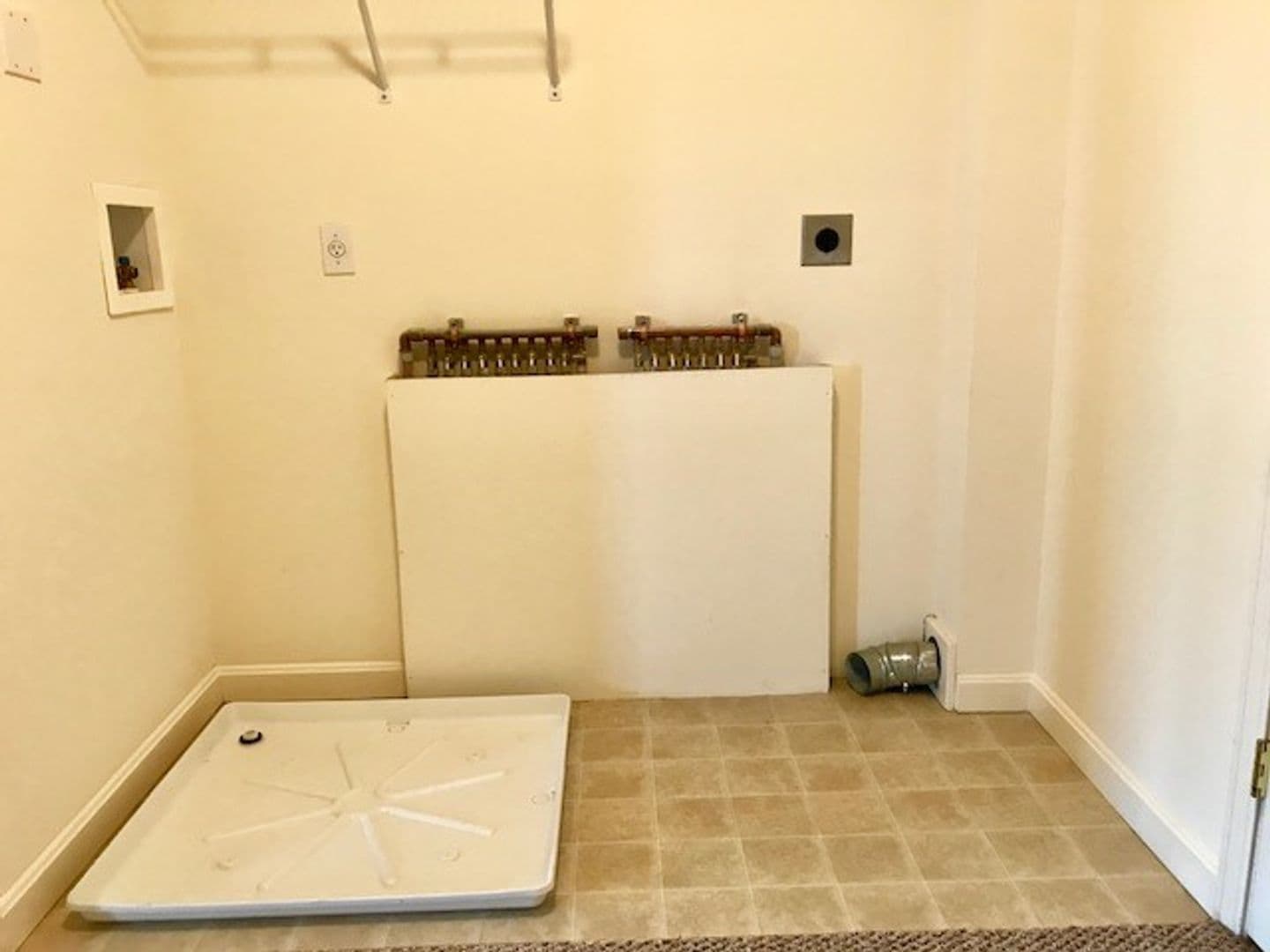 Newmarket Apartment: 4000 Mead Hill