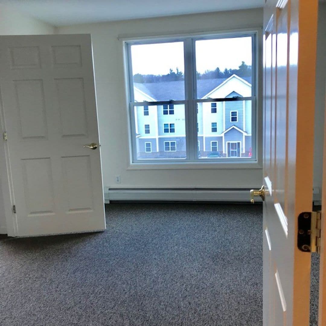 Newmarket Apartment: 2000 Mead Hill