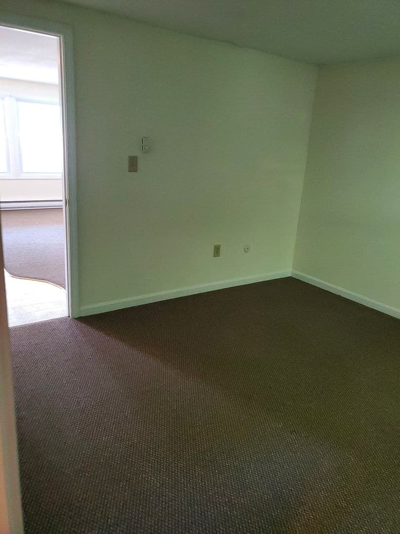 Newmarket Apartment: 10 Maple Street