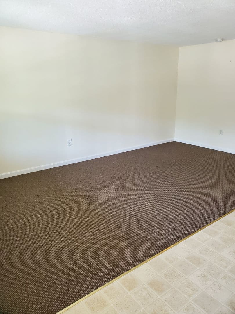Newmarket Apartment: 10 Maple Street