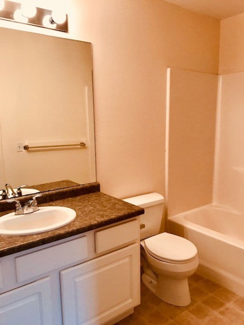 Newmarket Apartment: 4000 Mead Hill