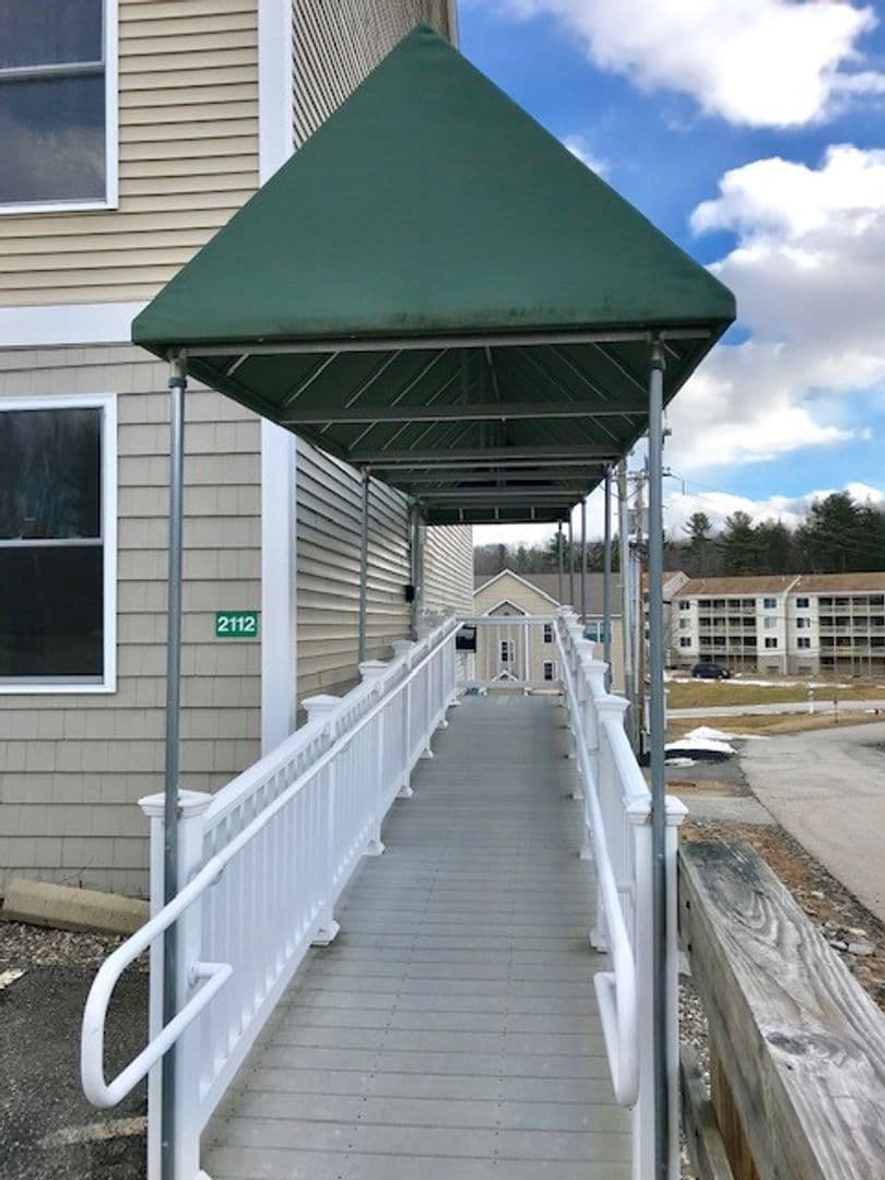 Newmarket Apartment: 2000 Mead Hill