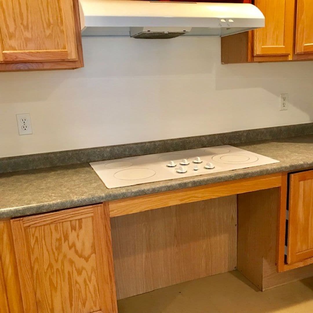 Newmarket Apartment: 2000 Mead Hill