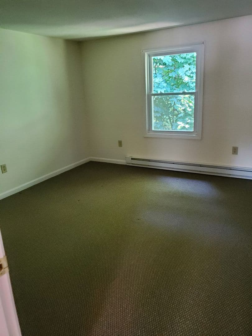 Newmarket Apartment: 10 Maple Street