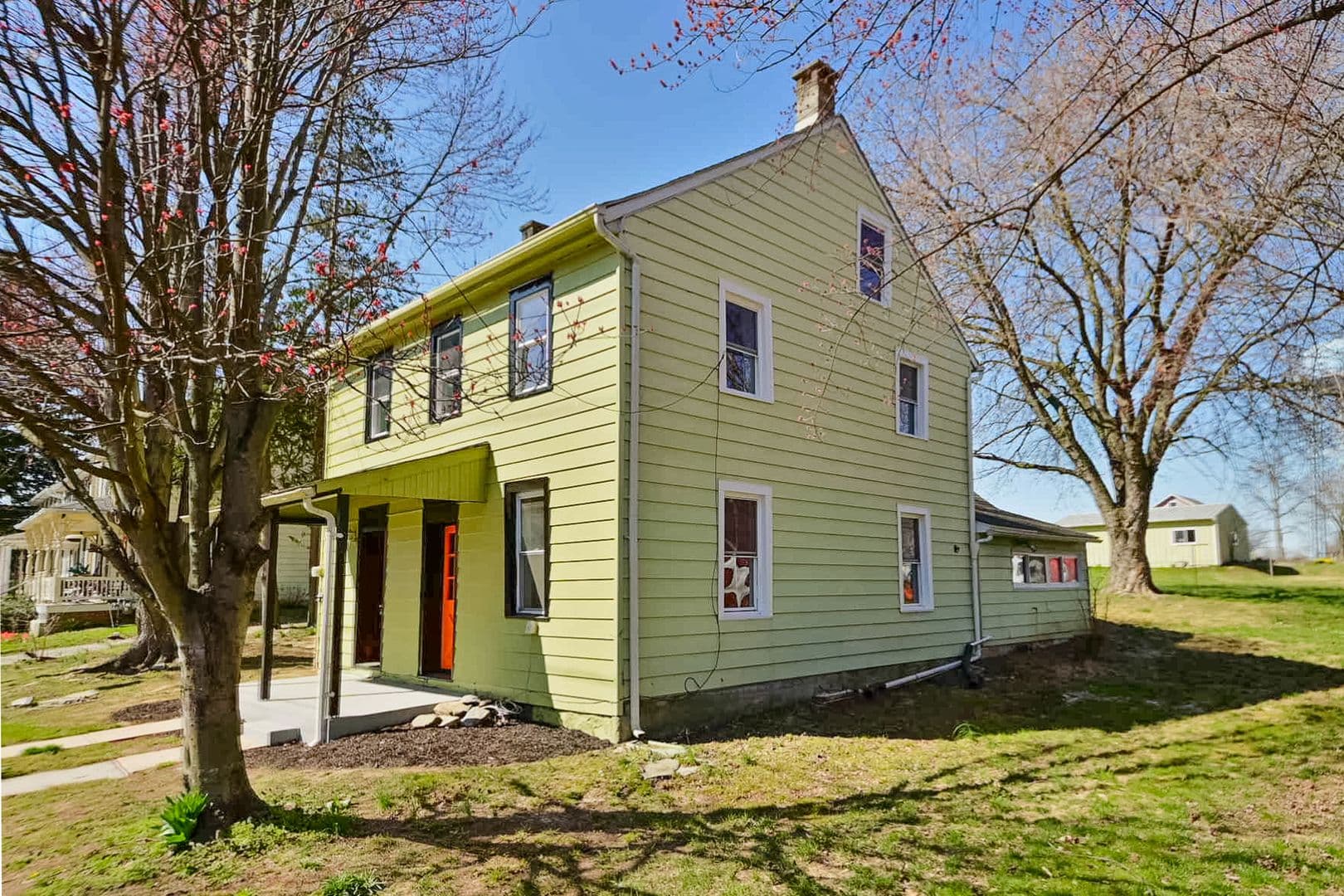 East Petersburg House: 1971 Broad Street