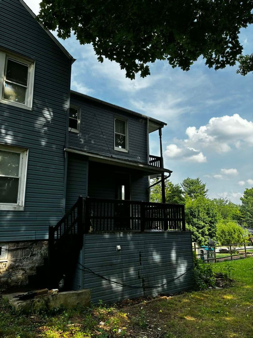 Lancaster House: 1216 Clark Street