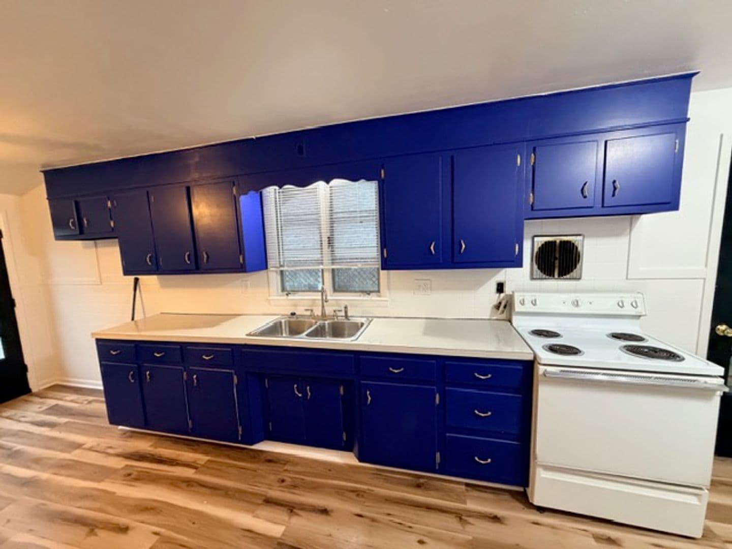 Ephrata House: 59 East Franklin Street