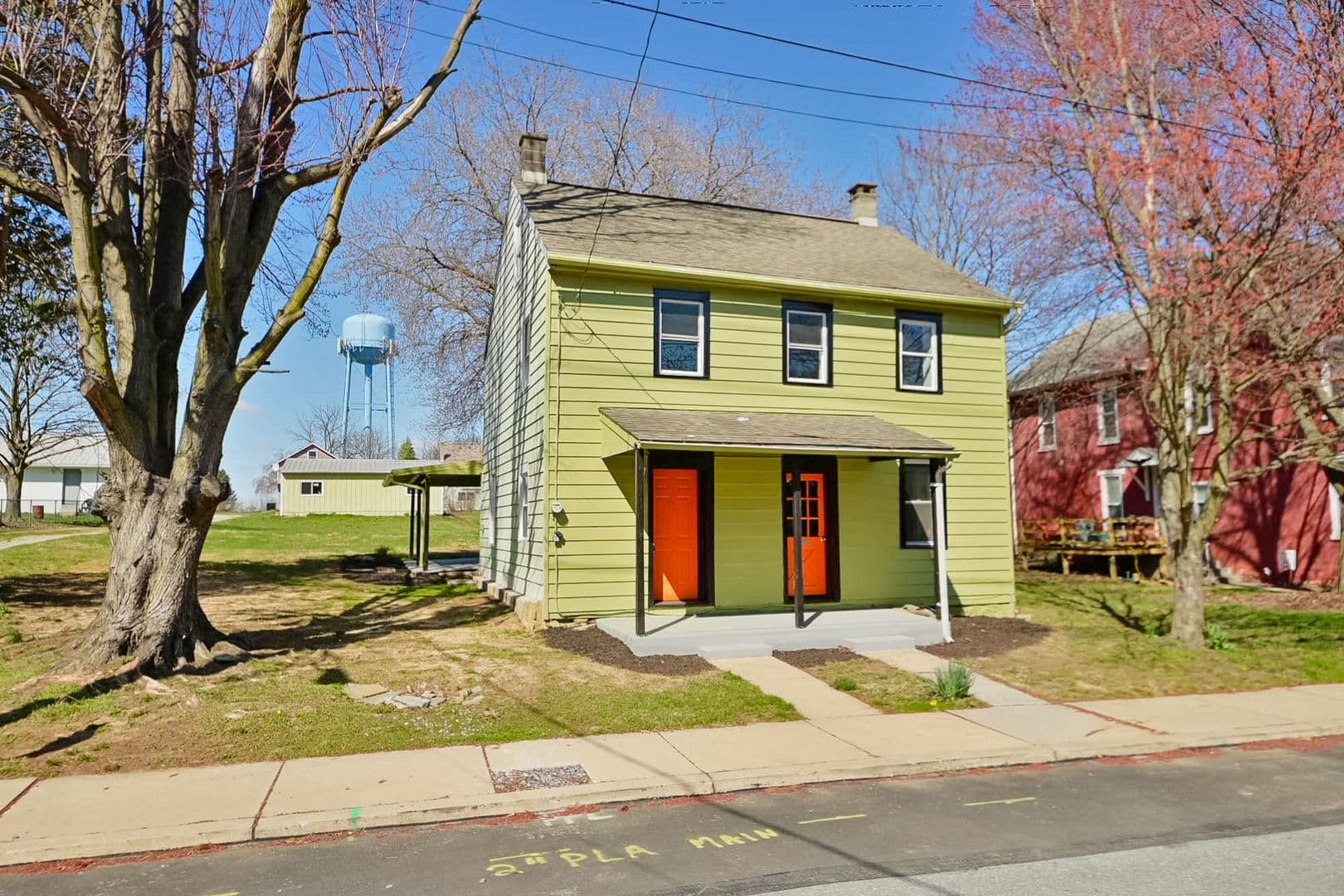 East Petersburg House: 1971 Broad Street