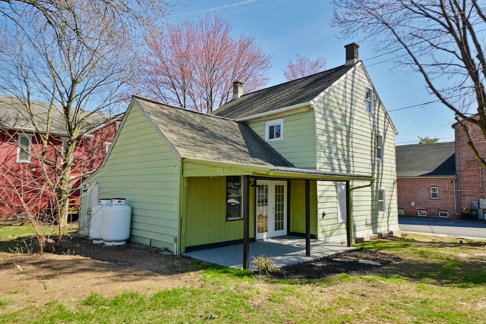 East Petersburg House: 1971 Broad Street