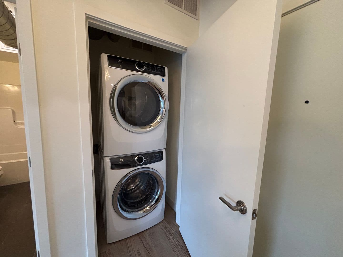 Grand Rapids Apartment: 601 Lake Michigan Dr NW