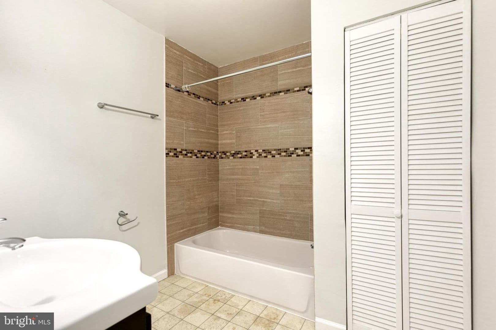 Columbia House: 10564 Cross Fox Lane