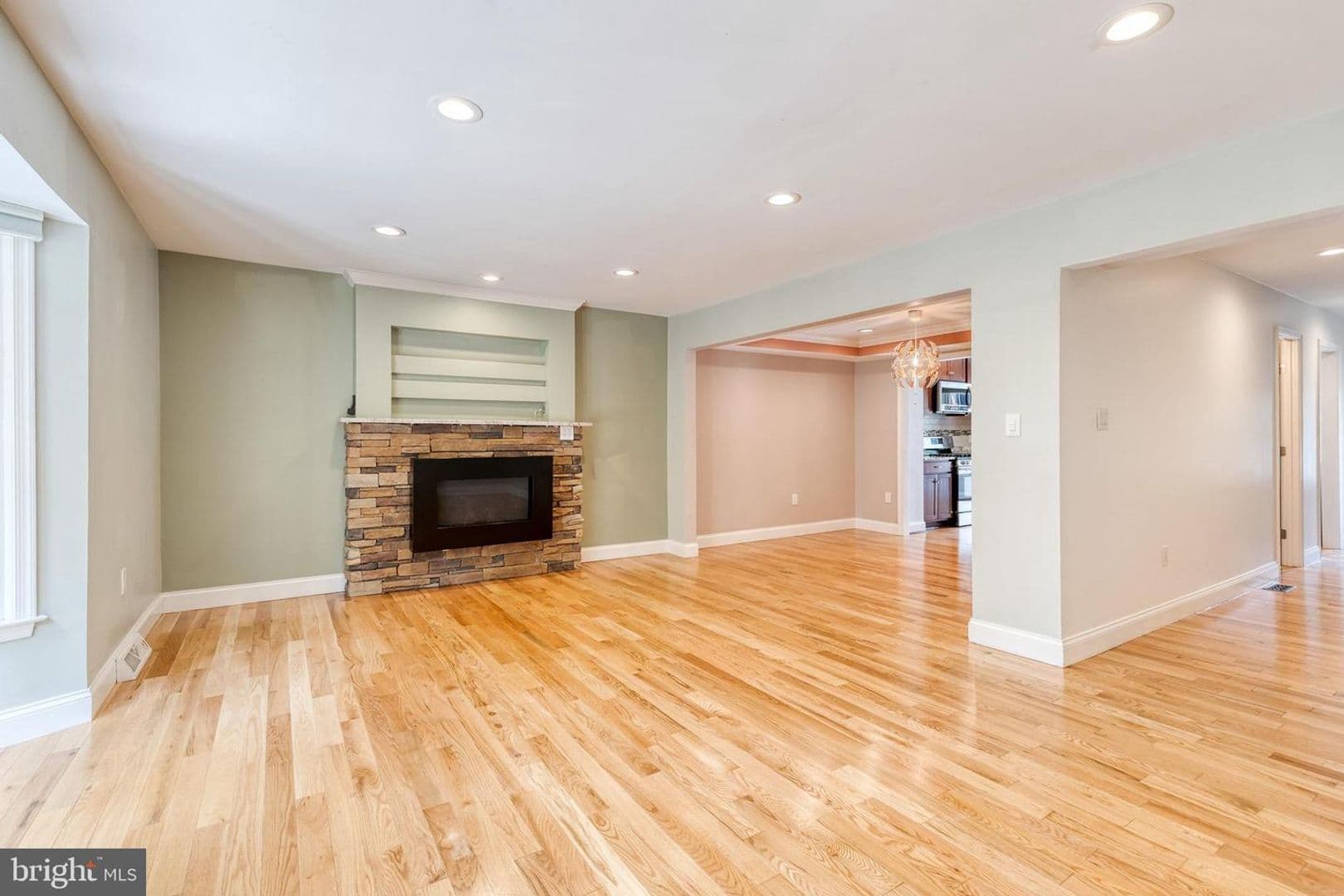 Crofton House: 1632 Angus Court