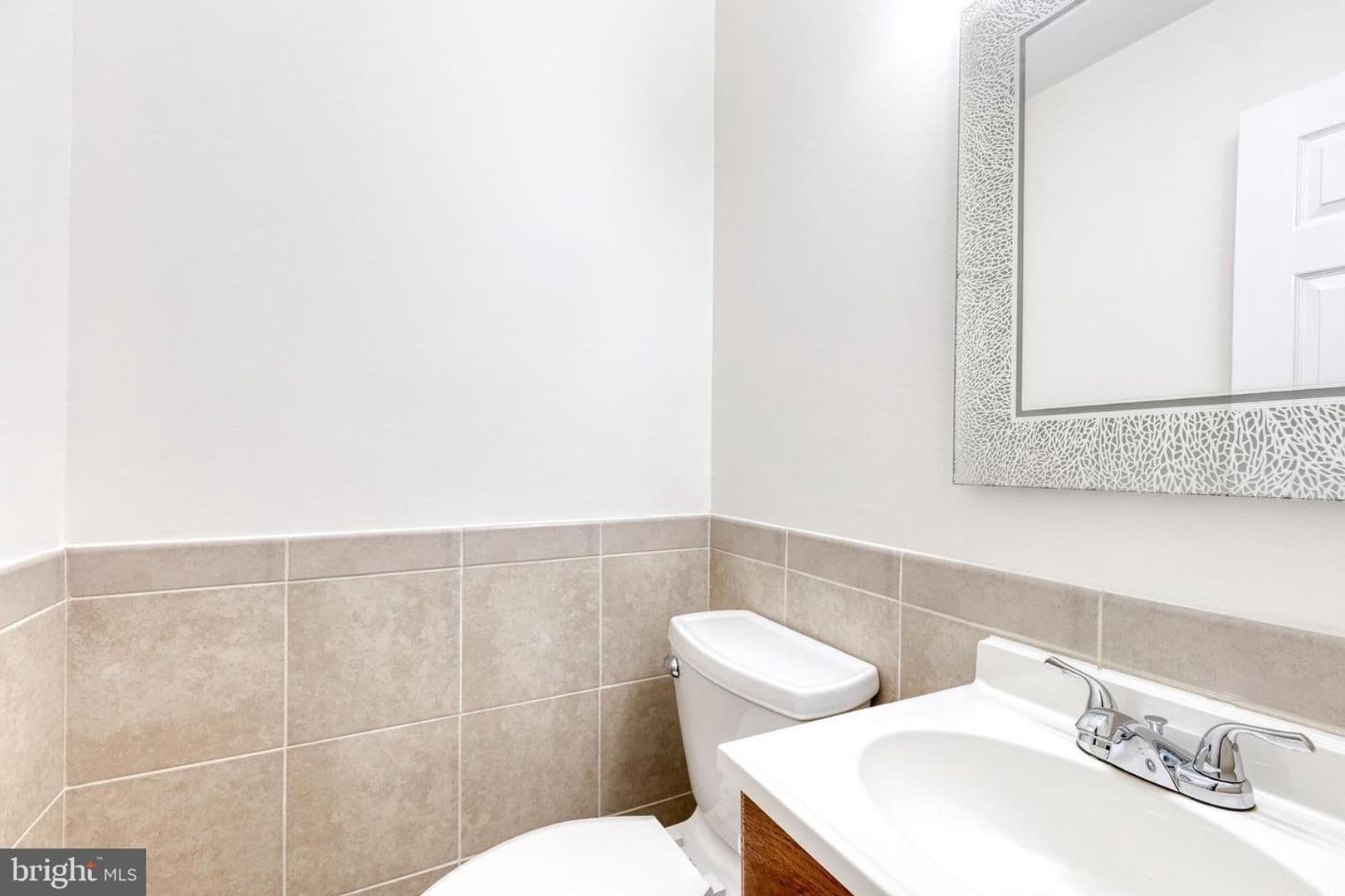 Crofton House: 1632 Angus Court