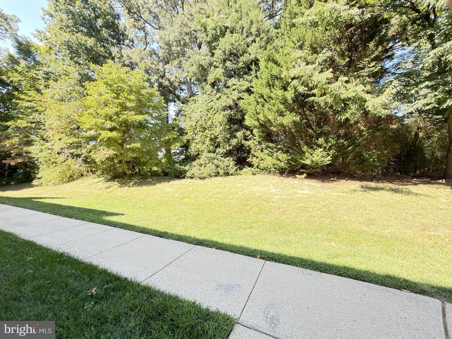 Crofton House: 1426 Nutwood Court